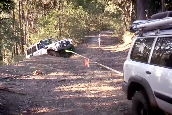 How much weight can a tow rope support when towing a vehicle